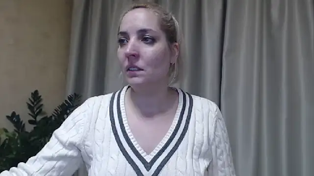 Snapshot of sweetpussy chatting on 02.01.25 sweetpussy online show from 02.01.25