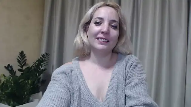 Snapshot of sweetpussy chatting on 02.02.25 sweetpussy online show from 02.02.25
