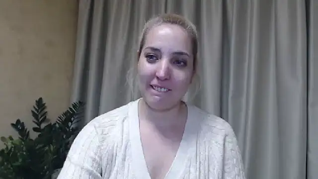 Snapshot of sweetpussy chatting on 02.04.25 sweetpussy online show from 02.04.25
