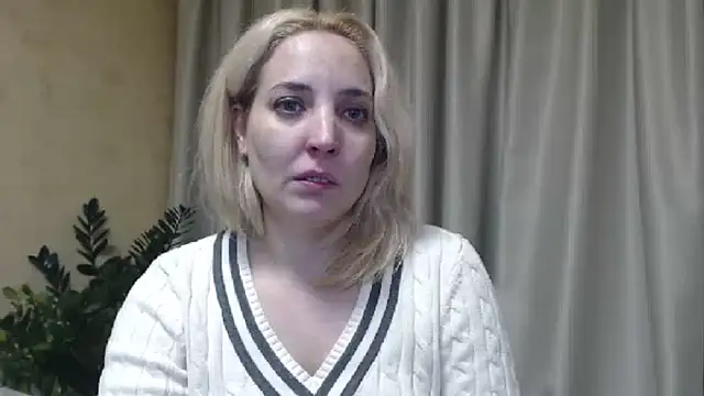 Snapshot of sweetpussy chatting on 02.08.25 sweetpussy online show from 02.08.25