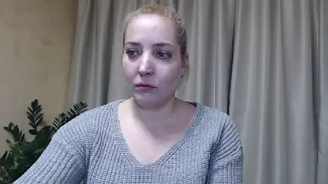 Snapshot of sweetpussy chatting on 02.12.25 sweetpussy online show from 02.12.25