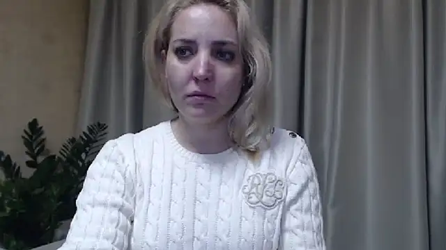 Snapshot of sweetpussy chatting on 02.14.25 sweetpussy online show from 02.14.25