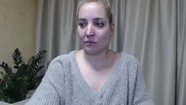 Snapshot of sweetpussy chatting on 02.16.25 sweetpussy online show from 02.16.25