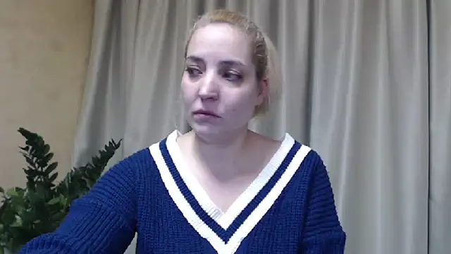 Snapshot of sweetpussy chatting on 02.19.25 sweetpussy online show from 02.19.25