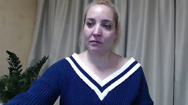 Snapshot of sweetpussy chatting on 02.19.25 sweetpussy online show from 02.19.25
