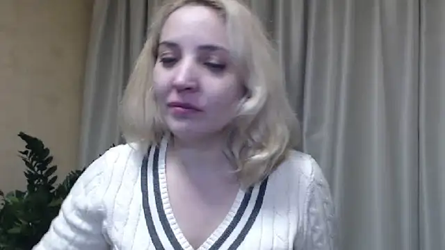 Snapshot of sweetpussy chatting on 02.23.25 sweetpussy online show from 02.23.25