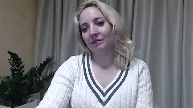 Snapshot of sweetpussy chatting on 02.23.25 sweetpussy online show from 02.23.25