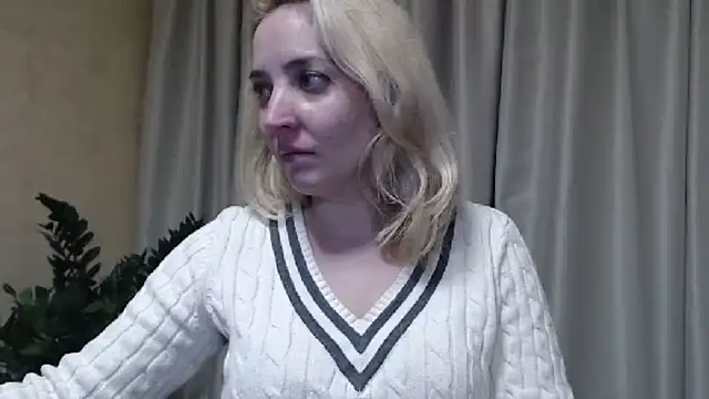 Snapshot of sweetpussy chatting on 02.23.25 sweetpussy online show from 02.23.25