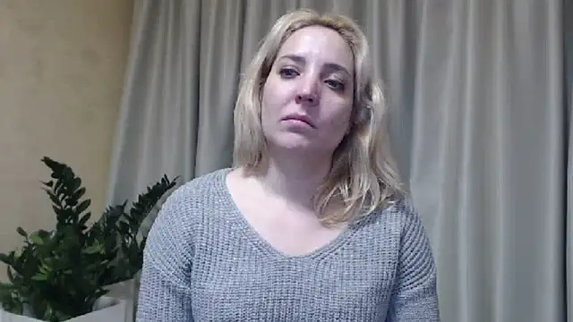 Snapshot of sweetpussy chatting on 02.28.25 sweetpussy online show from 02.28.25