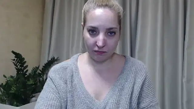 Snapshot of sweetpussy chatting on 03.01.25 sweetpussy online show from 03.01.25