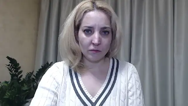 Snapshot of sweetpussy chatting on 03.02.25 sweetpussy online show from 03.02.25