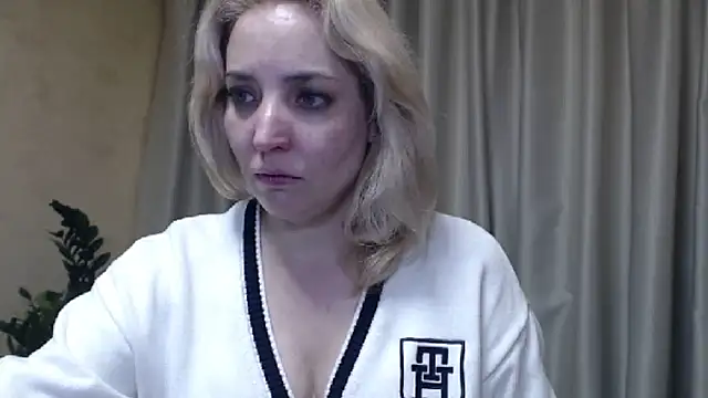 Snapshot of sweetpussy chatting on 03.05.25 sweetpussy online show from 03.05.25