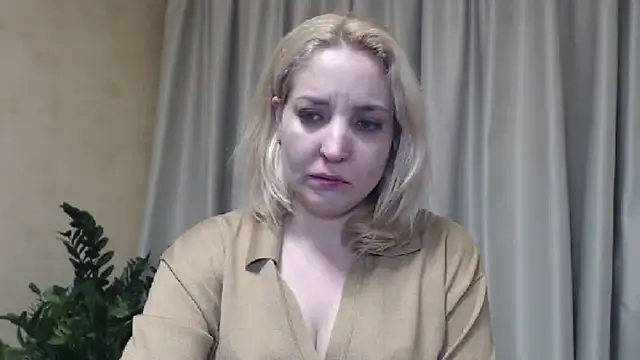 Snapshot of sweetpussy chatting on 03.08.25 sweetpussy online show from 03.08.25