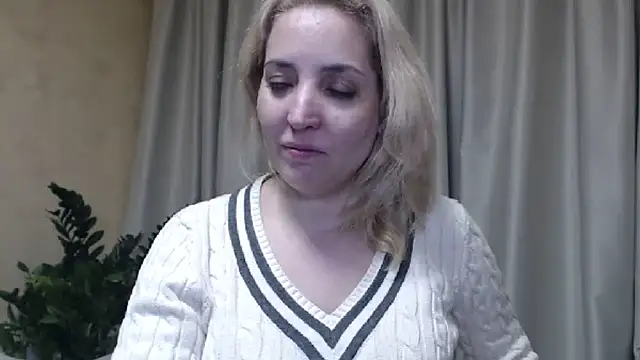 Snapshot of sweetpussy chatting on 03.13.25 sweetpussy online show from 03.13.25