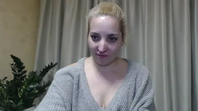 Snapshot of sweetpussy chatting on 03.19.25 sweetpussy online show from 03.19.25