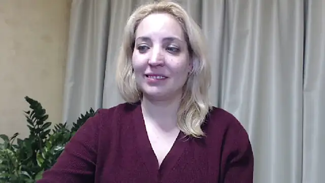 Snapshot of sweetpussy chatting on 03.21.25 sweetpussy online show from 03.21.25