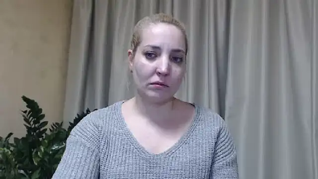 Snapshot of sweetpussy chatting on 03.22.25 sweetpussy online show from 03.22.25