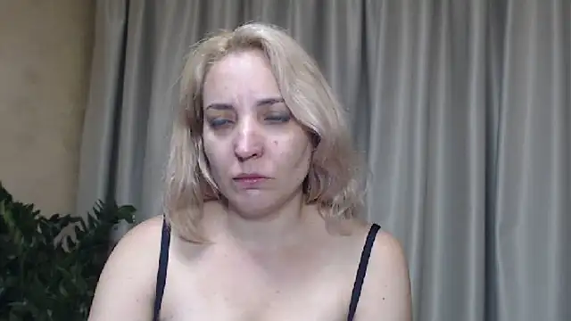 Snapshot of sweetpussy chatting on 09.09.25 sweetpussy online show from 09.09.25