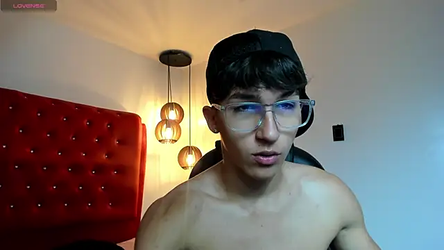 Snapshot of jeremy_job chatting on 12.20.25 jeremy job online show from 12.20.25