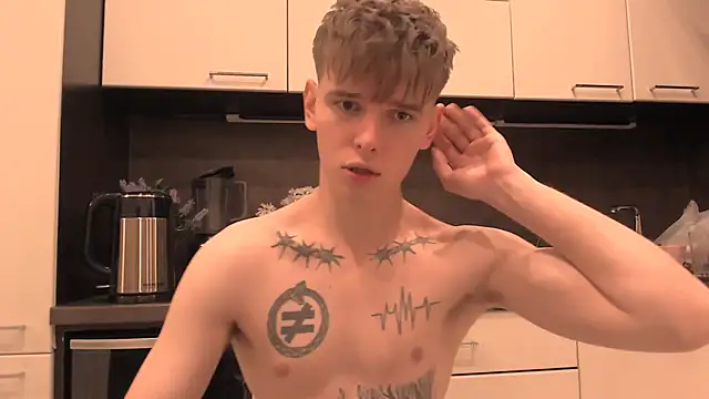 Snapshot of Fredd_Xanders chatting on 12.05.25 Fredd Xanders online show from 12.05.25