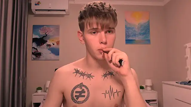 Snapshot of Fredd_Xanders chatting on 12.13.25 Fredd Xanders online show from 12.13.25