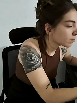 Ceciihot online show from 12.20.25