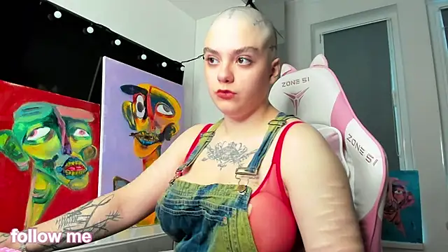 Snapshot of enigmastella chatting on 12.19.25 enigmastella online show from 12.19.25