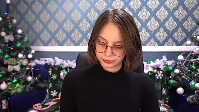 Snapshot of CharlyWines chatting on 01.11.26 CharlyWines online show from 01.11.26