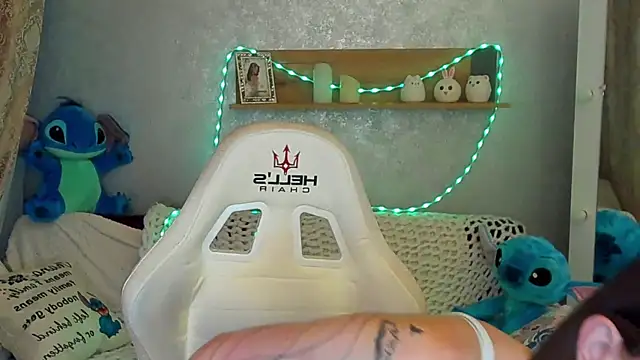 Snapshot of CharlyWines chatting on 01.15.26 CharlyWines online show from 01.15.26