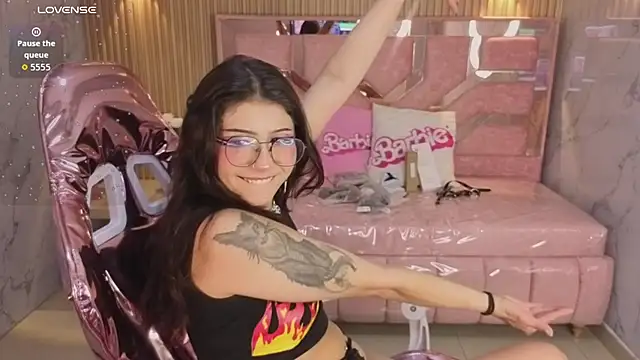 miss devil s online show from 01.10.26