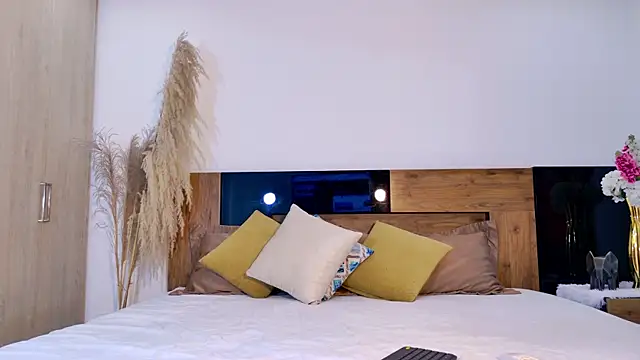 Snapshot of LucyHanks chatting on 02.24.26 LucyHanks online show from 02.24.26