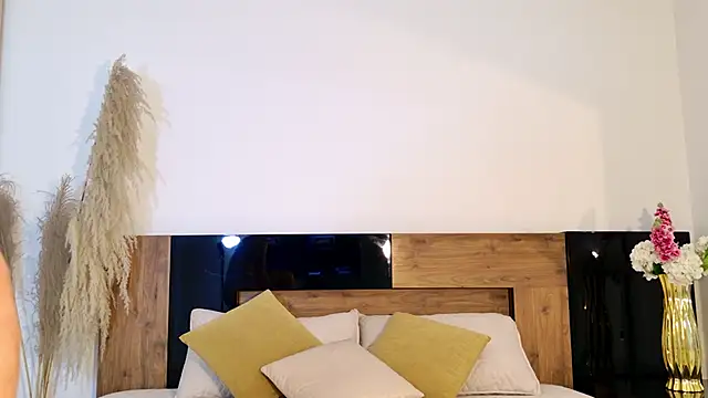 LucyHanks online show from 03.28.26