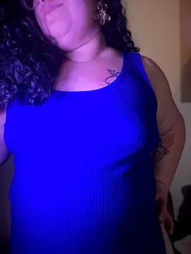 Snapshot of VanesssaMilf_ chatting on 04.19.26 VanesssaMilf online show from 04.19.26