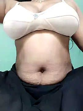 Snapshot of Uma-2 chatting on 12.22.25 Uma-2 online show from 12.22.25