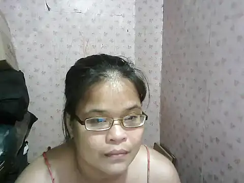 Snapshot of Hotty_babe23 chatting on 12.20.25 Hotty babe23 online show from 12.20.25