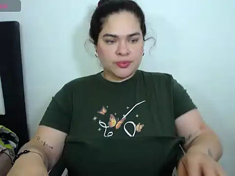 Snapshot of NinaFuentes2X chatting on 08.03.26 NinaFuentes2X online show from 08.03.26