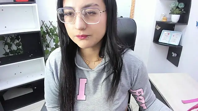 Snapshot of sophi_hardd_ chatting on 02.04.26 sophi hardd online show from 02.04.26