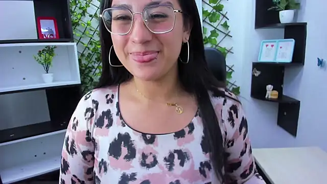 sophi hardd  online show from 04.24.26