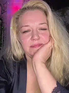 Snapshot of JenniferCarmen chatting on 01.06.26 JenniferCarmen online show from 01.06.26