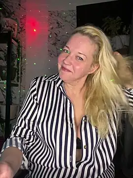 Snapshot of JenniferCarmen chatting on 01.11.26 JenniferCarmen online show from 01.11.26