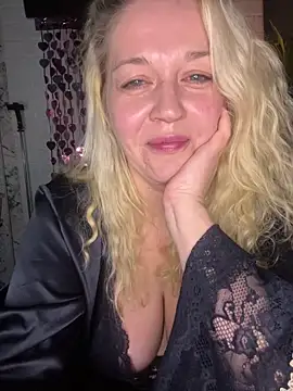 Snapshot of JenniferCarmen chatting on 02.17.26 JenniferCarmen online show from 02.17.26