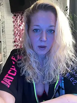 Snapshot of JenniferCarmen chatting on 02.28.26 JenniferCarmen online show from 02.28.26