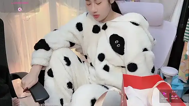 Yvonne-07 online show from 01.31.26