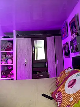 Snapshot of Aurora_Dolce chatting on 12.16.25 Aurora Dolce online show from 12.16.25