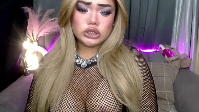 AlwaysHornyMia online show from 12.17.25