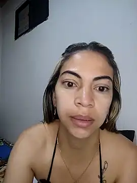 Evangeline Bonnet online show from 02.04.26