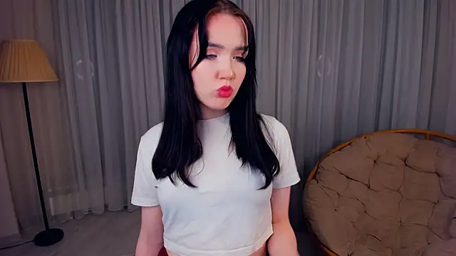 LenaKurpiel online show from 12.17.25