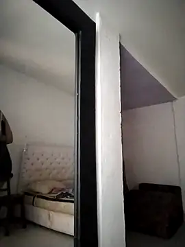 supreme nahomy online show from 01.08.26