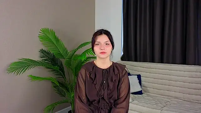 NyraVesperis online show from 03.25.26