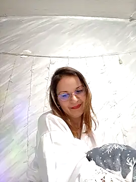 Snapshot of NikkyNatural chatting on 12.18.25 NikkyNatural online show from 12.18.25